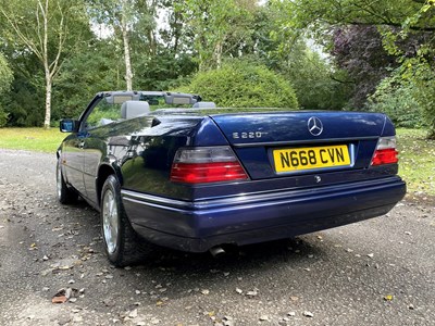 Lot 34 - 1995 Mercedes-Benz E220 Cabriolet