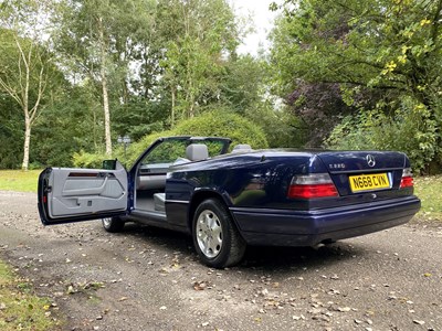 Lot 34 - 1995 Mercedes-Benz E220 Cabriolet