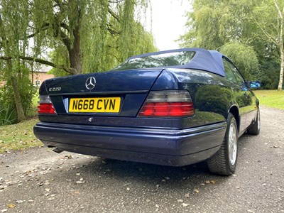 Lot 34 - 1995 Mercedes-Benz E220 Cabriolet