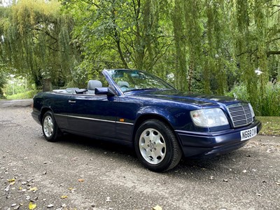 Lot 34 - 1995 Mercedes-Benz E220 Cabriolet