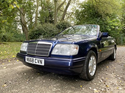 Lot 34 - 1995 Mercedes-Benz E220 Cabriolet