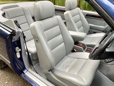 Lot 34 - 1995 Mercedes-Benz E220 Cabriolet