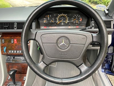 Lot 34 - 1995 Mercedes-Benz E220 Cabriolet