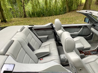 Lot 34 - 1995 Mercedes-Benz E220 Cabriolet