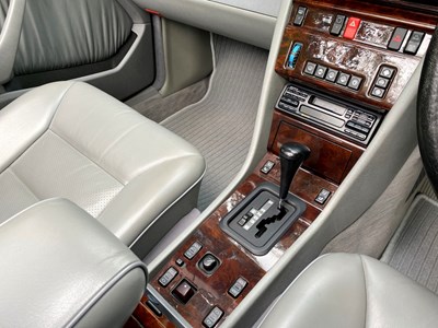 Lot 34 - 1995 Mercedes-Benz E220 Cabriolet