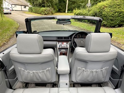 Lot 34 - 1995 Mercedes-Benz E220 Cabriolet