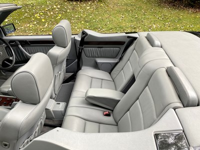 Lot 34 - 1995 Mercedes-Benz E220 Cabriolet