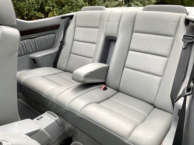 Lot 34 - 1995 Mercedes-Benz E220 Cabriolet