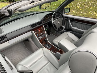 Lot 34 - 1995 Mercedes-Benz E220 Cabriolet