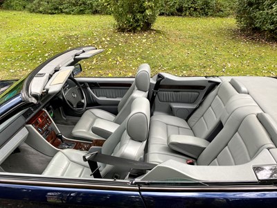 Lot 34 - 1995 Mercedes-Benz E220 Cabriolet