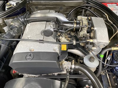 Lot 34 - 1995 Mercedes-Benz E220 Cabriolet