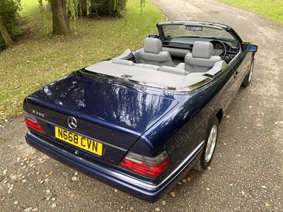 Lot 34 - 1995 Mercedes-Benz E220 Cabriolet