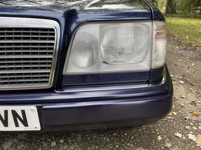 Lot 34 - 1995 Mercedes-Benz E220 Cabriolet