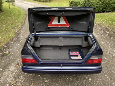 Lot 34 - 1995 Mercedes-Benz E220 Cabriolet