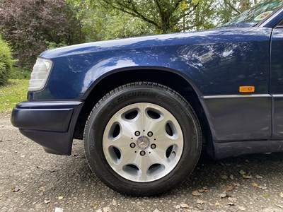 Lot 34 - 1995 Mercedes-Benz E220 Cabriolet