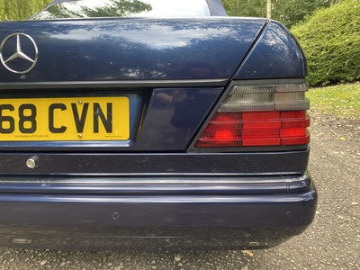 Lot 34 - 1995 Mercedes-Benz E220 Cabriolet