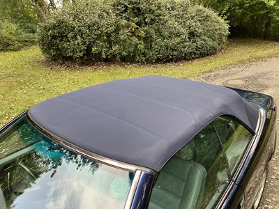 Lot 34 - 1995 Mercedes-Benz E220 Cabriolet