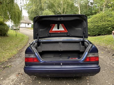Lot 34 - 1995 Mercedes-Benz E220 Cabriolet