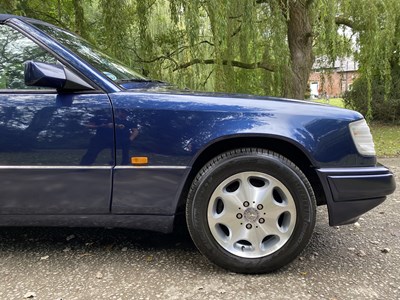 Lot 34 - 1995 Mercedes-Benz E220 Cabriolet