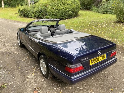 Lot 34 - 1995 Mercedes-Benz E220 Cabriolet
