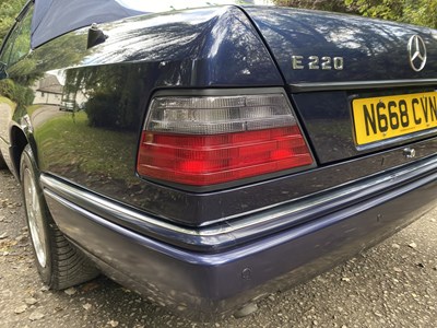 Lot 34 - 1995 Mercedes-Benz E220 Cabriolet