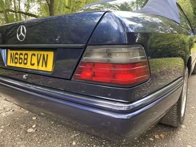 Lot 34 - 1995 Mercedes-Benz E220 Cabriolet