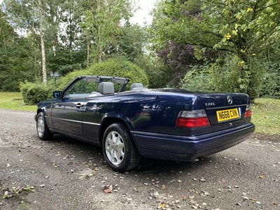 Lot 34 - 1995 Mercedes-Benz E220 Cabriolet