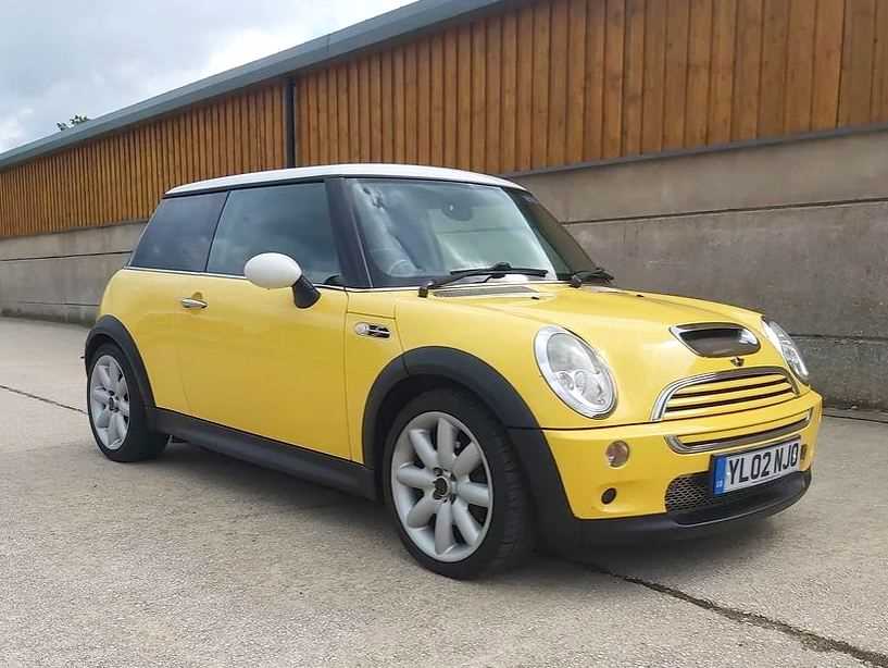 Lot 14 - 2002 Mini Cooper S