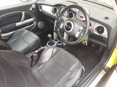 Lot 14 - 2002 Mini Cooper S