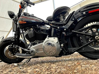 Lot 78 - 2008 Harley-Davidson Cross Bones