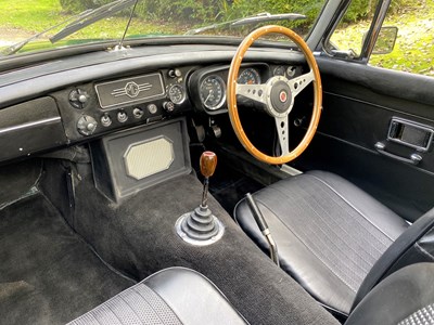 Lot 37 - 1971 MGB Roadster