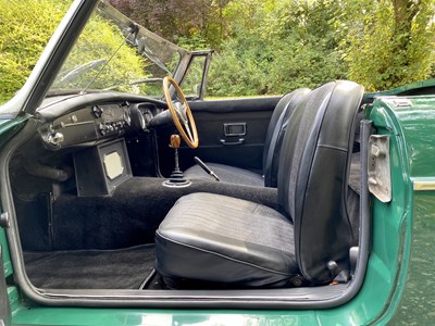 Lot 37 - 1971 MGB Roadster