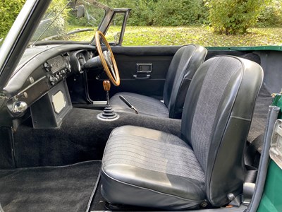 Lot 37 - 1971 MGB Roadster
