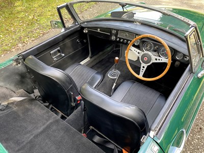 Lot 37 - 1971 MGB Roadster