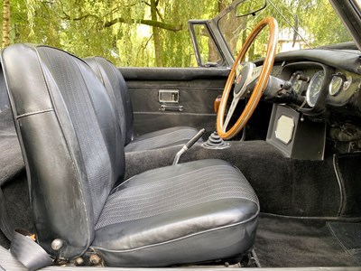 Lot 37 - 1971 MGB Roadster