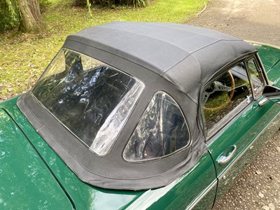 Lot 37 - 1971 MGB Roadster