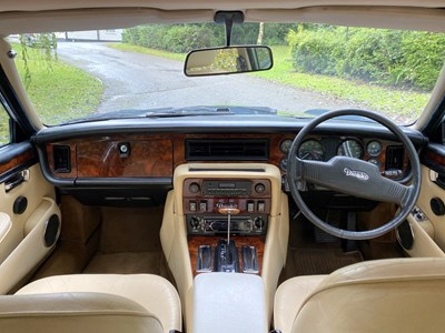 Lot 23 - 1986 Daimler Double-Six