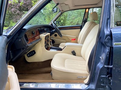 Lot 23 - 1986 Daimler Double-Six