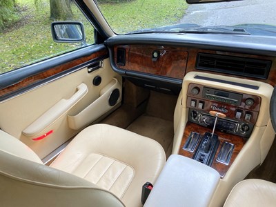 Lot 23 - 1986 Daimler Double-Six