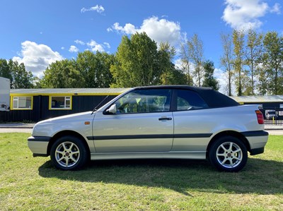 Lot 7 - 1995 Volkswagen Golf Cabriolet