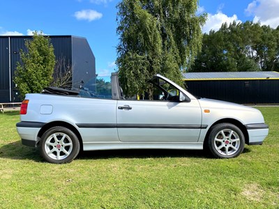 Lot 7 - 1995 Volkswagen Golf Cabriolet