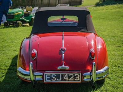 Lot 35 - 1956 Jaguar XK140 SE Roadster