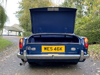 Lot 7 - 1971 Rolls-Royce Corniche Saloon