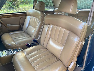 Lot 7 - 1971 Rolls-Royce Corniche Saloon