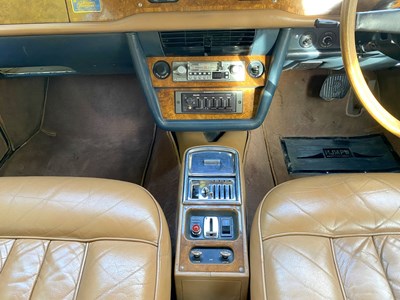 Lot 7 - 1971 Rolls-Royce Corniche Saloon
