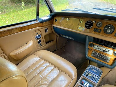 Lot 7 - 1971 Rolls-Royce Corniche Saloon