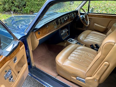 Lot 7 - 1971 Rolls-Royce Corniche Saloon