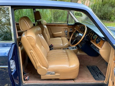 Lot 7 - 1971 Rolls-Royce Corniche Saloon