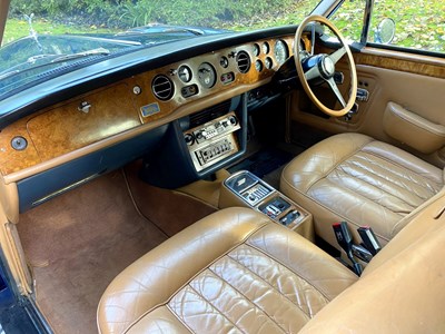 Lot 7 - 1971 Rolls-Royce Corniche Saloon