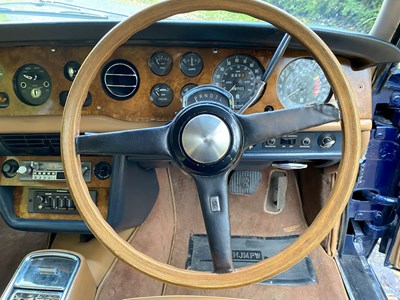 Lot 7 - 1971 Rolls-Royce Corniche Saloon